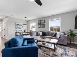 Hotel Photo: New LUXE Spacious 3BR Downtown Fay Unit C