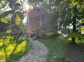 A picture of the hotel: DanAya x Gîte Tiny House en forêt