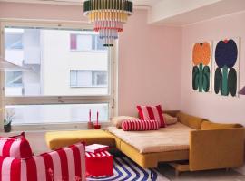 酒店照片: Candy-Colored Two-Room Condo with Sweet views