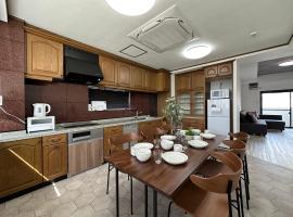 Hotel Photo: Luxes - 2Br Apt for 10ppl Very Good Location