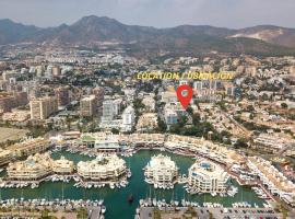 होटल की एक तस्वीर: Holiday rental Apartment Puerto Marina with Free Parking.