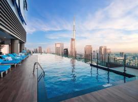 Paramount Downtown Burj Khalifa View with 64th floor Infinity pool, hôtel à Dubaï