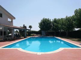 Hotel kuvat: Villa c/Piscina 100mt dal mare Roma V