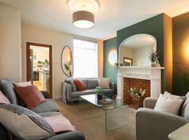 酒店照片: Stylish 4 Bed Home In Central Nottingham w/Parking