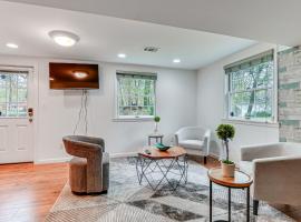 Hotel Photo: Cozy and Pet-Friendly Studio 24 Mi to National Mall