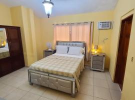 Hotel fotografie: Super Two Bedroom Penthouse in Peguy-Ville