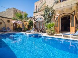 Hotel foto: 4 Bedroom Farmhouse with Large Private Pool