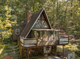 Fotos de Hotel: Escape in our Rain-Forest A-Frame Cabin-Retreat 1hour from The Pononos