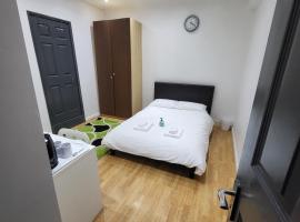 Hotel Foto: Oleon en-suite Rooms - Ilford, London