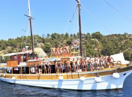 होटल की एक तस्वीर: Rhythm Floating Hostel - Split