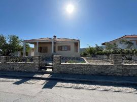 Hotel Photo: Rustic and Spacious House