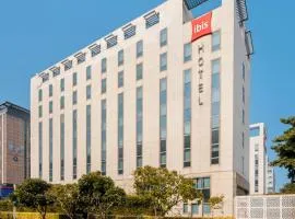 ibis New Delhi Aerocity - An Accor Brand