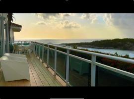 होटल की एक तस्वीर: Prachtige bungalow / schitterend uniek uitzicht over baai en oceaan