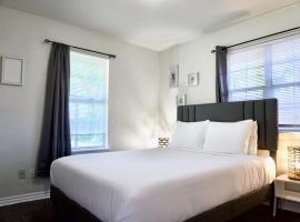Hotel Photo: Cozy Home- Zoos, Museums,fun Step From Your Door