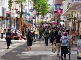 Hotel Photo: Modernes Wohnen mit Luxusbad und ebenerdiger Regendusche