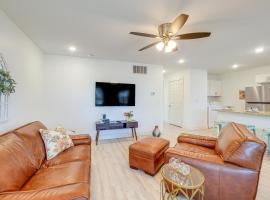 Hotel Foto: Apartment with Patio - Near Downtown Louisville!