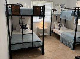 Фотография гостиницы: Hostel Beds & Sheets FLL AIRPORT