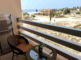 A picture of the hotel: Beautfiul Salalah Beach Apartment - Flat 404