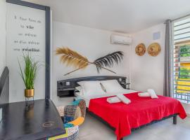 Le Kanmpo - 2 min - Plage sans sargasse - Cocon créole pour couples - Marie-Galante, hotel i Grand-Bourg