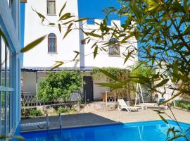 Laguna Villa - Pool, Sauna, Events - at Bazaleti Lake, hotel v destinaci Karsimaantkari