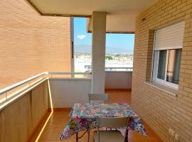 รูปภาพของโรงแรม: Apartamento El Ingenio con balcón y aparcamiento en Almería - Alborania