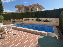Фотографія готелю: Casa Monte Verde con piscina a 10 min de Granada