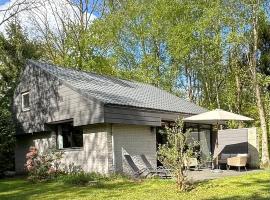 होटल की एक तस्वीर: Vrijstaande luxe vakantiewoning met grote tuin, veel privacy en prachtige natuur