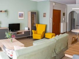 Фотография гостиницы: Spacious and comfy apartment by Golden Host
