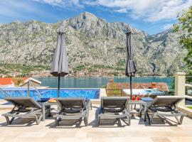 Dekaderon Lux Apartments, hotell i Kotor