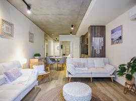 酒店照片: Singers Lane Urban Retreat - Queen VIC Market Home