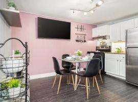 Hotel Photo: Cozy Condo unit with Private Rooftop Terrace