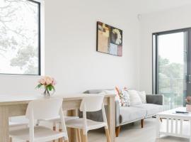 Hotel Photo: Te Atatu Cozy Brand New Townhouse 2