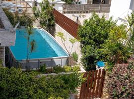 รูปภาพของโรงแรม: Stylish 4BR Villa - Herzliya Pituah