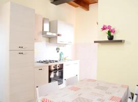 Foto di Hotel: 2 bedrooms apartement with city view terrace and wifi at Verona