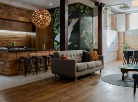 รูปภาพของโรงแรม: New York loft style apartment near Victoria Park and CBD