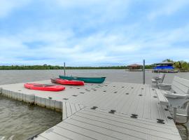 Hotel Photo: Family-Friendly Alvarado Lake Home with Kayak, Canoe