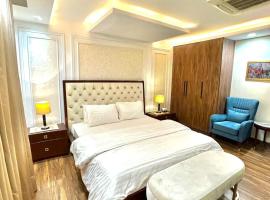 รูปภาพของโรงแรม: Gold Crest One Bed Apartment By Dr - Subhan Shahid