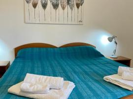 Hotel kuvat: Lorenzo's House - Viale Libertà - Comfortable large apartment with 2-bathroom, within walking distance to the subway and central train and bus station
