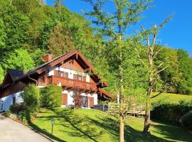 होटल की एक तस्वीर: Alpenparadies nahe Salzburg Sauna & Whirlpool