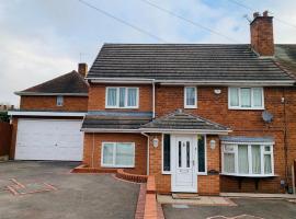 Hotel foto: Stunning Four Bedroom Spacious House In Quinton, Birmingham- Parking Included