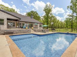 Hotel foto: Farmington Villa Pool, 5 Mi to Razorback Stadium