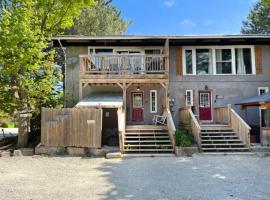 Happy Daze Big Space Near Village Lots of fun Hot Tub, hôtel à Blue Mountains