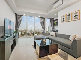 รูปภาพของโรงแรม: Alvo by Kozystay - 2BR - Mall Access - Kemang