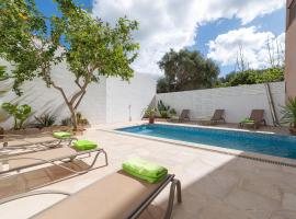 Fotos de Hotel: Can Joan maria - Apartment With Private Pool