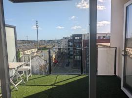 Фотография гостиницы: Entire Penthouse 30 mins to city center via luas