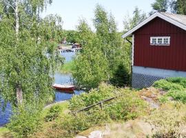 Hotel Foto: House with lake plot and own jetty on Skansholmen outside Nykoping