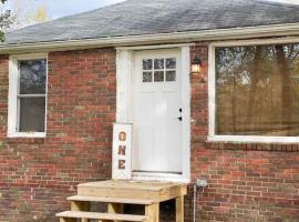 صور الفندق: 2 Bed 1 Bath Quiet Cabin Outskirts of Davenport