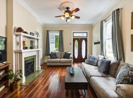 Hotel Photo: Stunning Uptown 3 Bedroom 3 Bathroom home