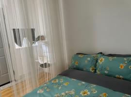 Hotel foto: One bedroom-private bath-private entry door, the Hummingbird's Retreat
