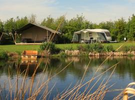 Caravan met wijds uitzicht, Hotel in Kuinre